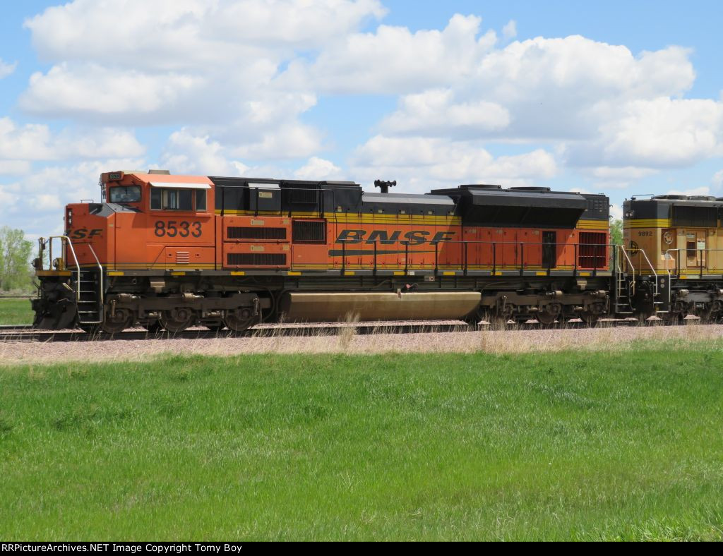 BNSF 8533